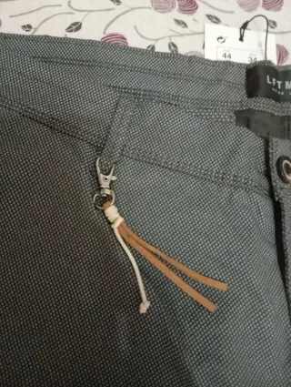 Pantalón juvenil Con Etiqueta. Nuevo