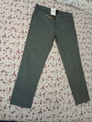 Pantalón juvenil Con Etiqueta. Nuevo