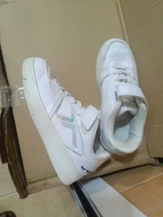 Tenis niña blancos con velcro