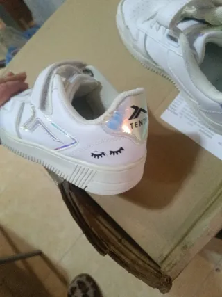 Tenis niña blancos con velcro