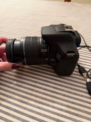 Cámara Canon EOS 1300D Negra