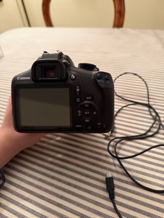 Cámara Canon EOS 1300D Negra