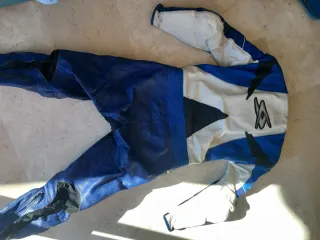 Mono de moto SPIKE azul y blanco+ casco de regalo