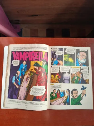 2 Cómics Vampirella y SOS