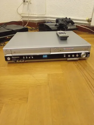 Panasonic Combo VHS DVD modelo DMR ES35V