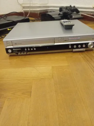 Panasonic Combo VHS DVD modelo DMR ES35V