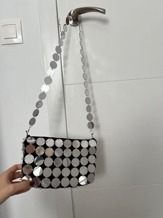Bolso plateado y negro
