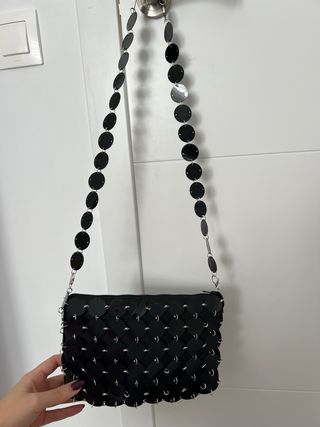 Bolso negro y plateado