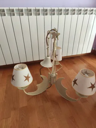 Lámpara colgante infantil beige y blanca