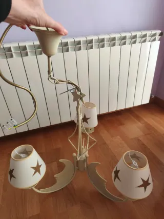 Lámpara colgante infantil beige y blanca