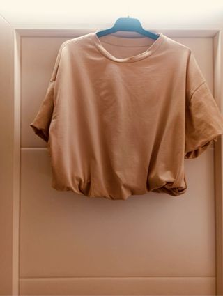 Jersey blanco con detalle de anilla, top y camiset