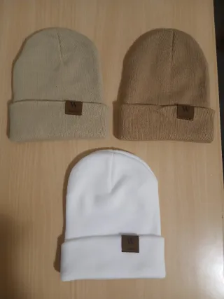 3 berretti invernali in tessuto robusto e caldo