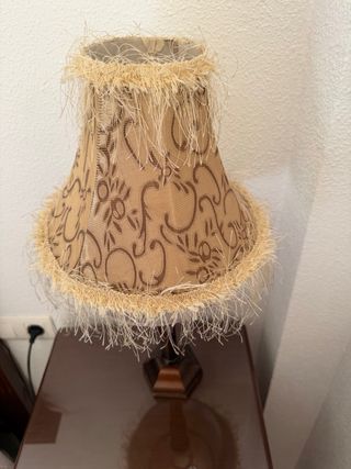 Pantallas de lámpara de mesa beige y marrón