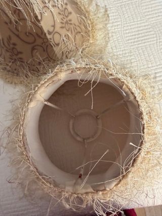 Pantallas de lámpara de mesa beige y marrón