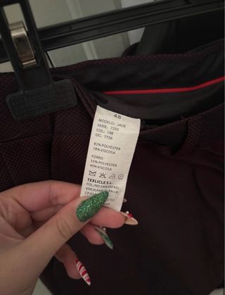 Traje corinto chaqueta y pantalón