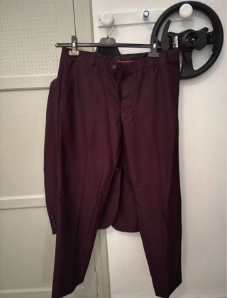 Traje corinto chaqueta y pantalón