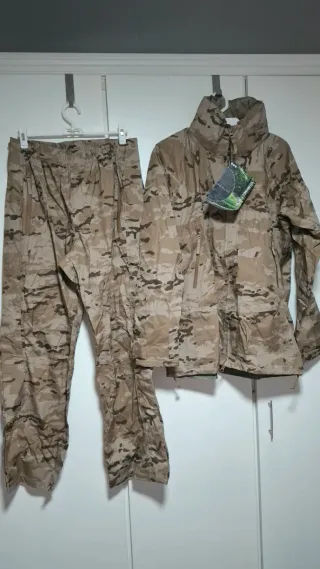 Chaqueta Pixelada Árida Impermeable