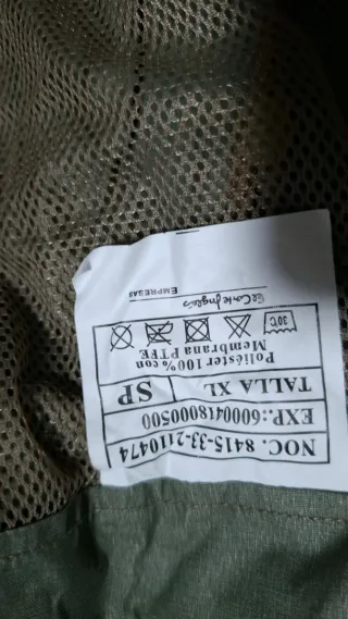 Chaqueta Pixelada Árida Impermeable