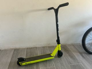 Patinete infantil amarillo