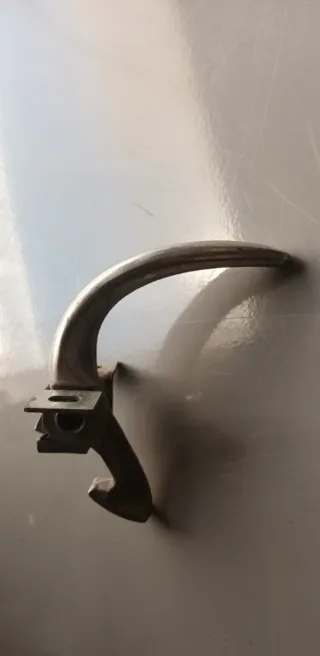 Manilla Capot Motor Seat 600 Antiguo