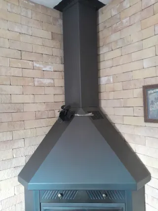 Estufa de leña en muy buen estado rinconera