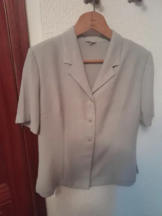 Blusa beige manga corta