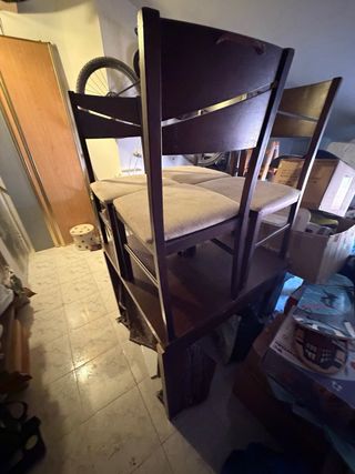 Mesa extensible madera y 4 sillas,