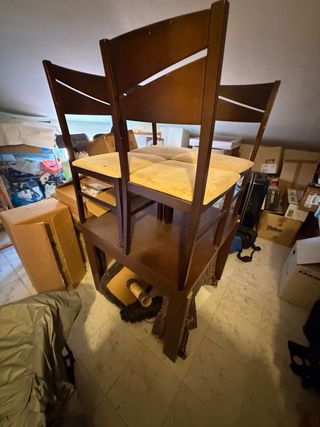 Mesa extensible madera y 4 sillas,