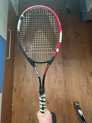 Raqueta de tenis Wilson y boomerang