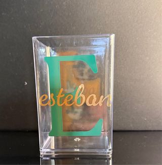 Portalápices transparente con inicial y nombre