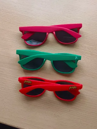 Gafas de sol colores (rojo , rosa y verde)