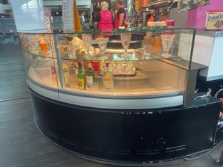 Cafetería completa Vitrinas y equipos de frío