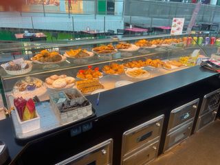 Cafetería completa Vitrinas y equipos de frío