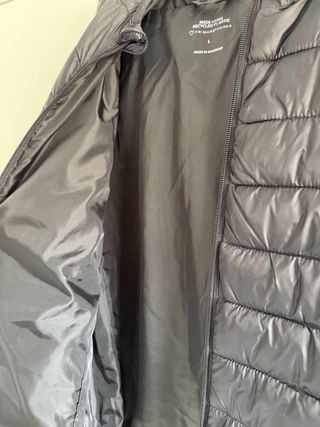 Abrigo invierno negro con capucha