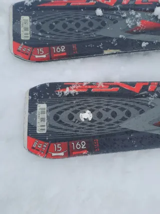 Esquís con fijaciones Rossignol