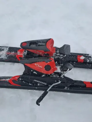 Esquís con fijaciones Rossignol