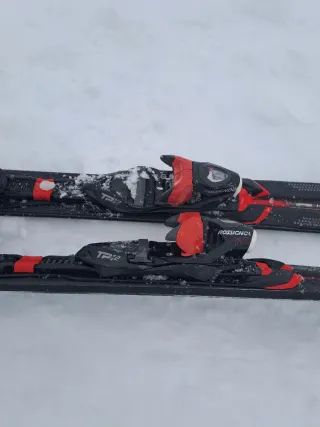 Esquís con fijaciones Rossignol