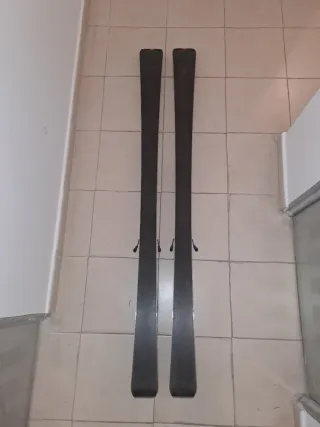 Esquís Rossignol con fijaciones
