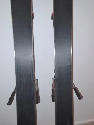 Esquís Rossignol con fijaciones