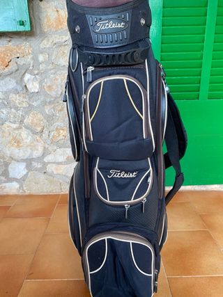 Bolsa de golf Titleist negra con funda