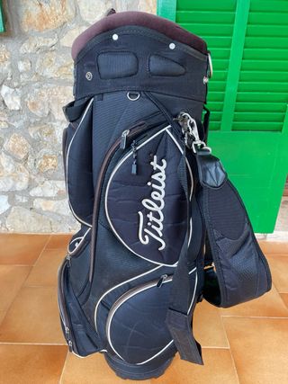 Bolsa de golf Titleist negra con funda