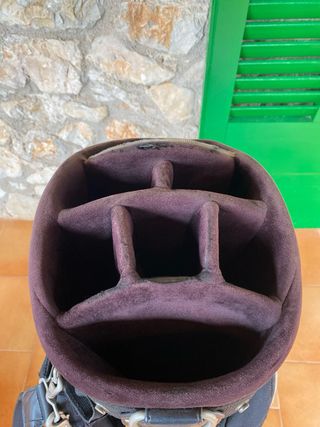 Bolsa de golf Titleist negra con funda