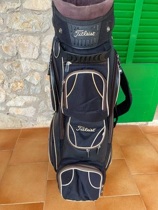 Bolsa de golf Titleist negra con funda