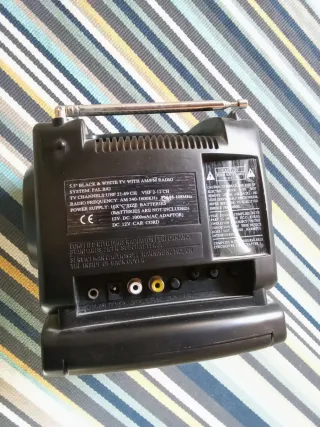 Televisor antiguo portátil