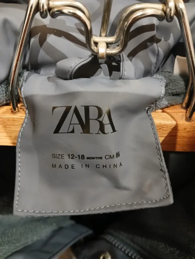 Mono impermeable niño gris