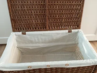 Baúl de mimbre con tapa