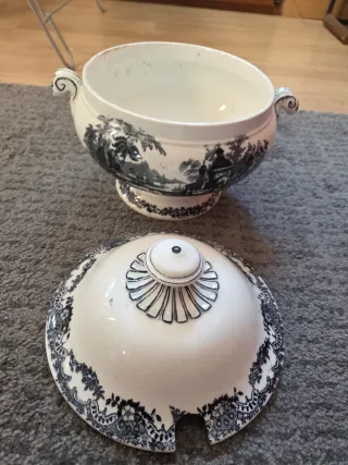 Sopera de porcelana Pickman