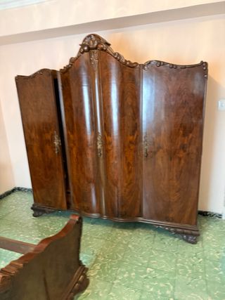 Armario antiguo de madera