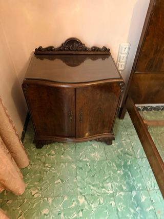 Armario antiguo de madera