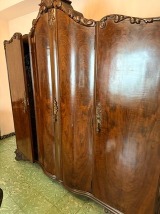 Armario antiguo de madera
